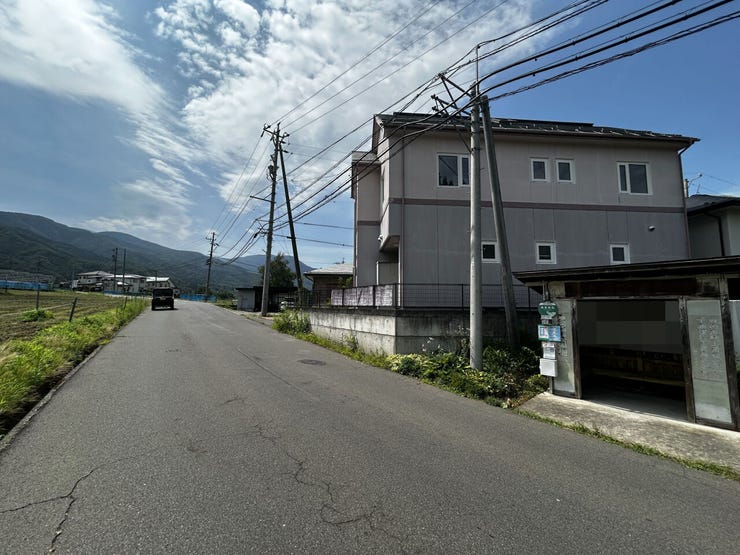 前面道路(北西から南東)