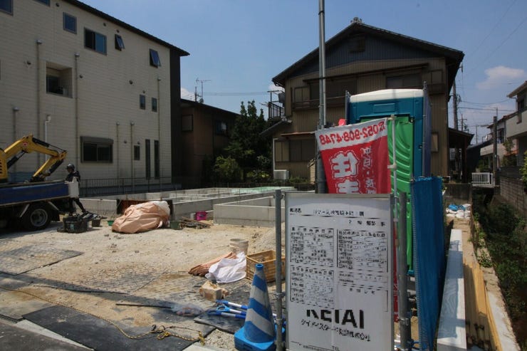 県道248号線へのアクセス良好、優れた交通環境です。