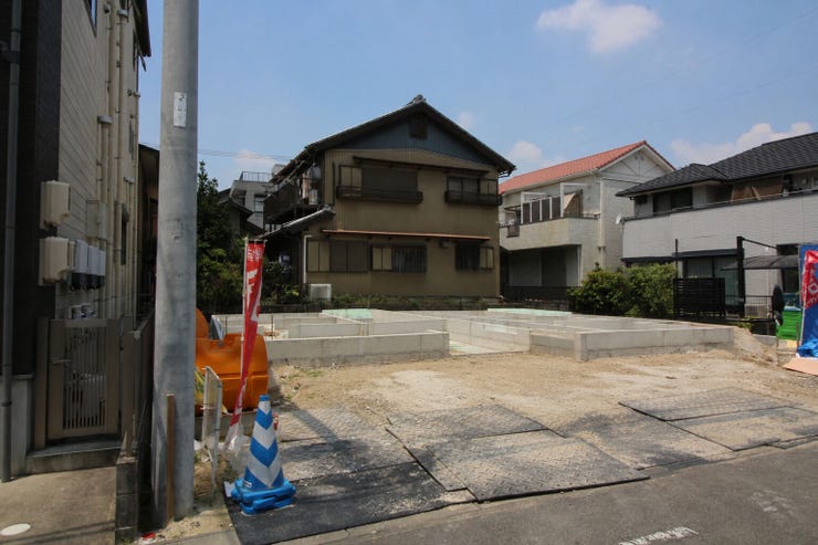 【外観】
2026年11月完成予定です。
周辺に商業施設が充実した買い物便利エリアです。