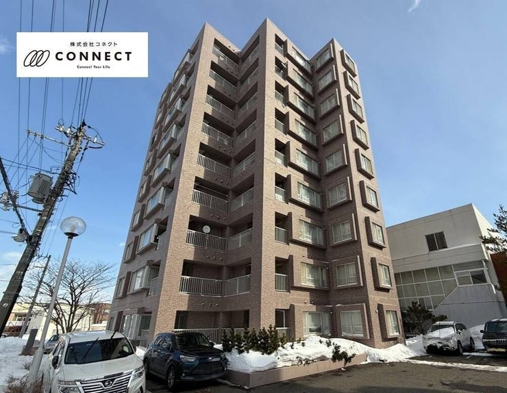 角部屋で明るく開放感のある4LDK。令和7年12月に水回りや建具を含むリフォーム済み。パントリーや南西向きバルコニー、ゆとりある主寝室、便利な洋室も揃い、家族の暮らしを快適に彩る住まいです。