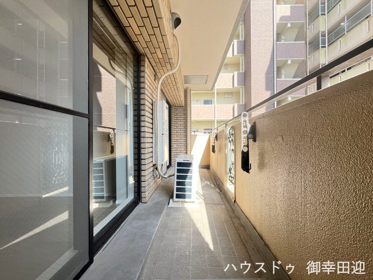 ■空の下の開放的な特等席■日光浴や読書、外の空気を感じながらリフレッシュ。暮らしを豊かにする、もう一つの心地よい空間です。