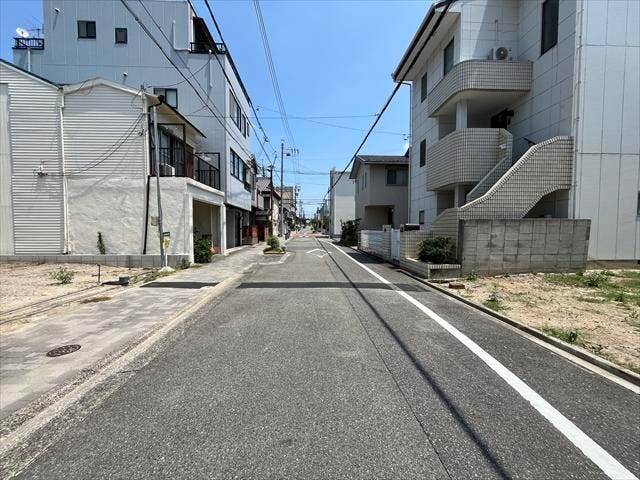 歩道があるのでお子様の通学も安心ですね。