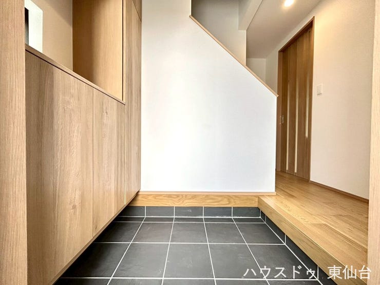 段差のないフラット設計で、毎日の出入りもスムーズに
