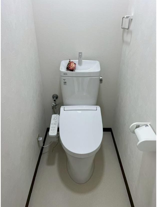 ■嬉しいウォシュレット機能付きトイレ!
■トイレットペーパー使う量が減らせるので、節約になるとともにデリケートなお肌にも優しい機能です!
