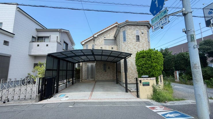 【外観】
★南東・南西の角地★採光にこだわった4LDK★駐車場並列2台(車種による)★開放感のある吹き抜け★全室南東向き