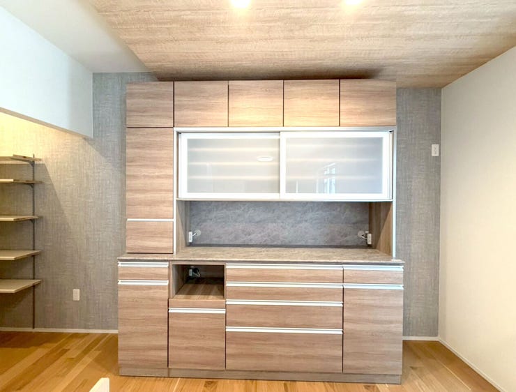 キッチン背面にはキッチンボード完備♪