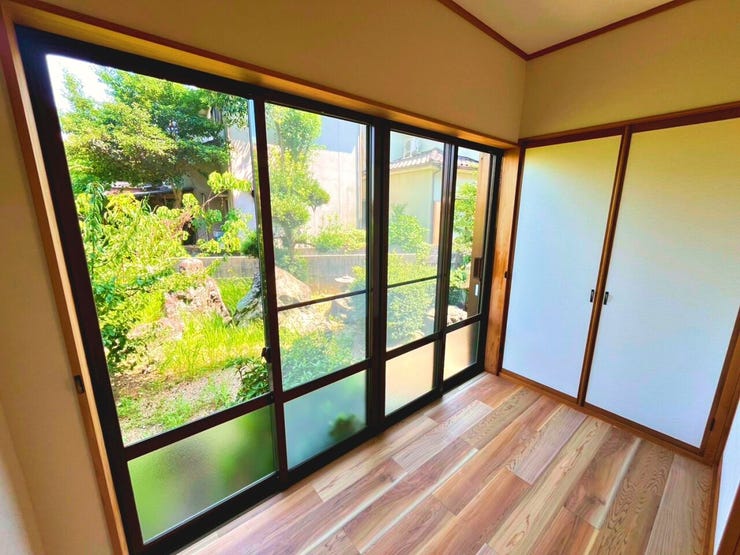 お庭の景色を眺めながらゆったりとした時間をすごせます(撮影日:2026.7.19)