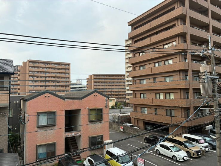 玄関前の廊下(共用部分)から撮影した眺望です。
