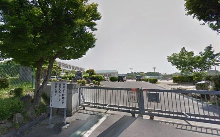 根石小学校