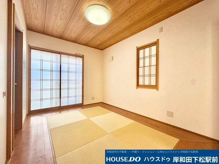 1階6帖和室。居室端は板間となっており、家具の配置のしやすい和室です♪
