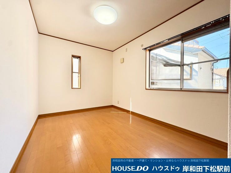 2階6.5帖洋室。2面採光で明るい居室です♪