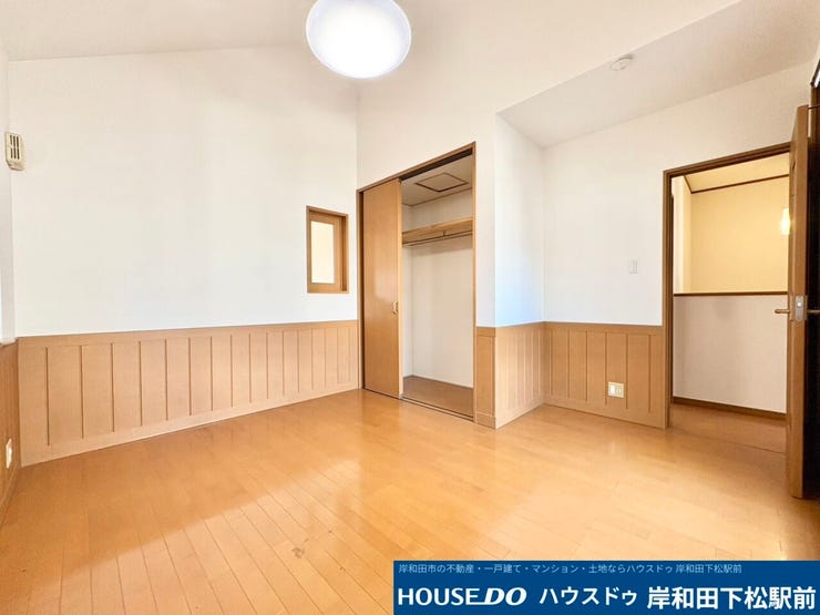 2階7帖洋室。天井も高い為、広々感じられるお部屋です♪