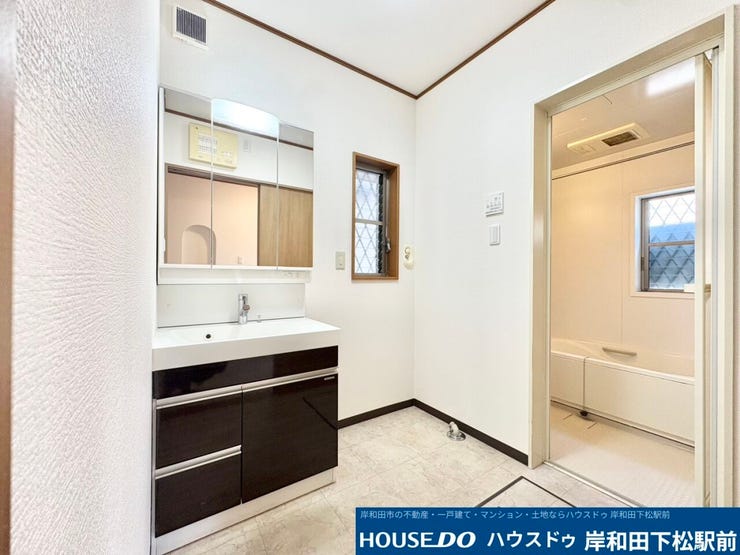 収納量の多い洗面台♪スッキリとした状態のままお使いできそうです♪