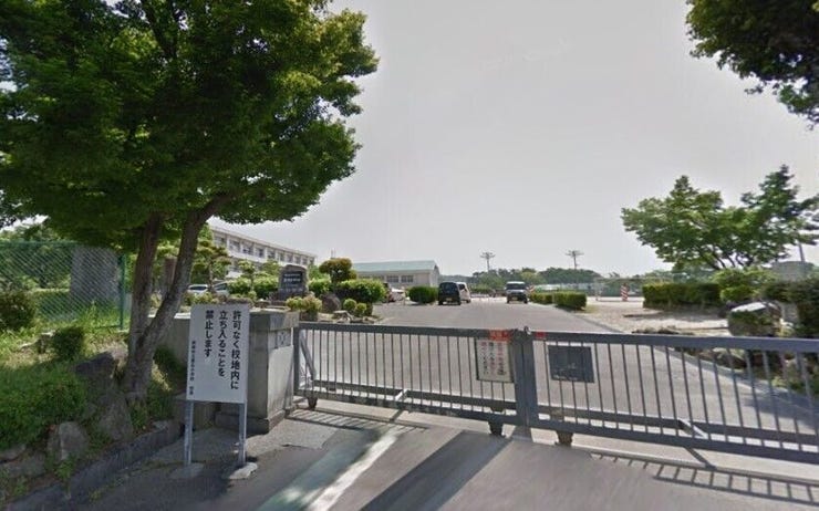 根石小学校