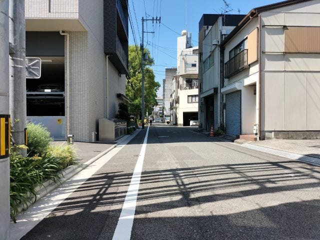 東側道路 南から北方向