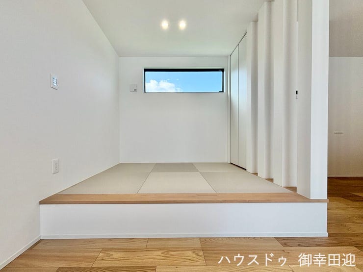■1階2.5帖畳コーナー■ゲストをもてなし、昼寝や家事にも使える、畳のぬくもりが心地よい多目的万能スペース。