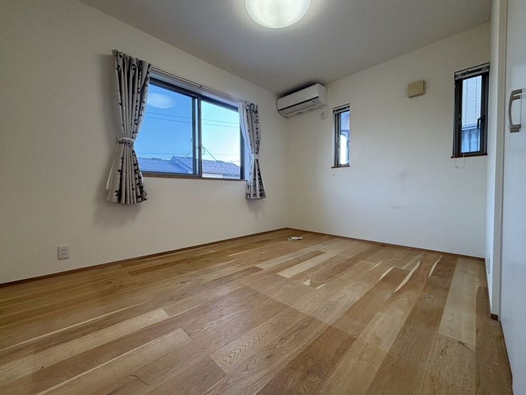 2部屋とも6帖なので、お子様部屋としても公平に使える間取りです!(^^)! ※カーテン・エアコンは残置物としてお引渡しします