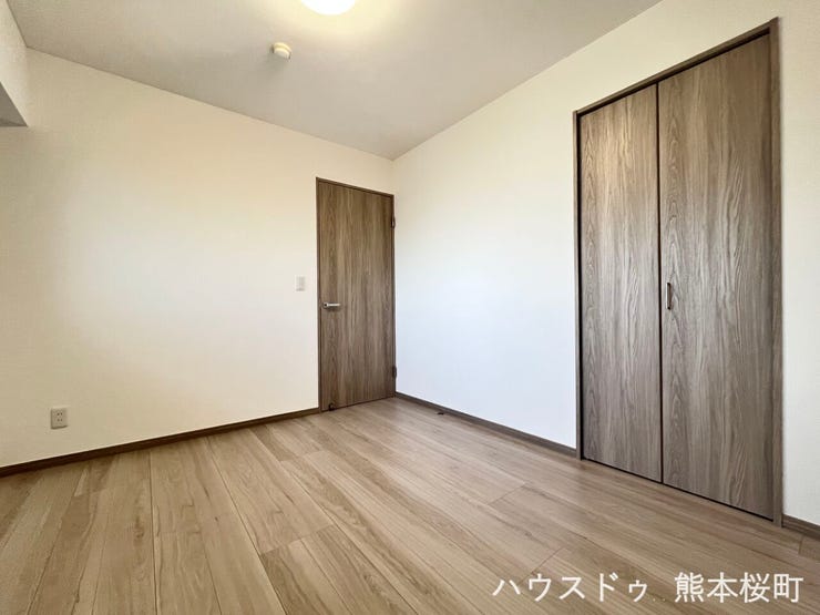 ■5.8帖洋室■寝室、書斎、趣味の部屋。家族の成長やライフスタイルに合わせ、様々な使い方ができる快適な空間です。