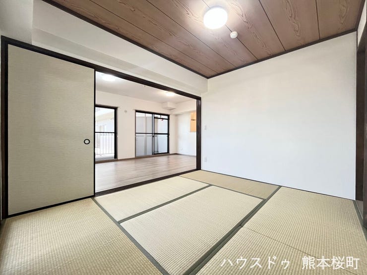 ■6.0帖和室■ゲストをもてなし、昼寝や家事にも使える、畳のぬくもりが心地よい多目的万能スペース。