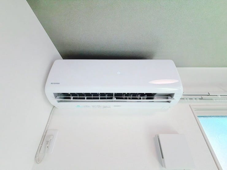 【エアコン】
エアコンが既に設置されているため、購入や設置の手間・費用を省け、すぐに心地よい暮らしを始めることができます♪
さらに省エネ性能の高い機種なら、電気代の節約にもつながります!
