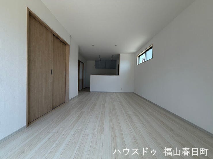 【居間・リビング】
広くて明るいリビングは、快適に過ごせる空間となっています!