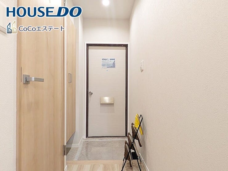 □■玄関■□
いつでもスッキリとした玄関でお出迎え♪
散らかりがちな玄関がスッキリ片付く収納力の高い玄関収納が備え付けられてます。