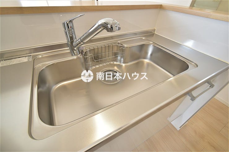 吉野町 新築戸建 吉野町／３区画 【シンク同型写真】浄水機能付き水栓を備えています！