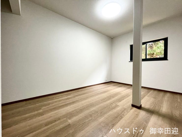 ■4.5帖洋室■寝室、書斎、趣味の部屋。家族の成長やライフスタイルに合わせ、様々な使い方ができる快適な空間です。