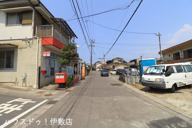 【前面道路】
北西側前面道路、東方面
道路幅員約5.8mと駐車や離合がしやすい道路幅
