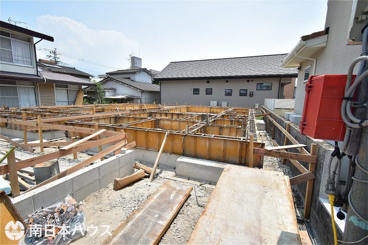 【外観】
北向き道路【敷地面積126.88㎡(38.38坪)】縦列駐車3台!
同仕様の建物見学が可能です♪