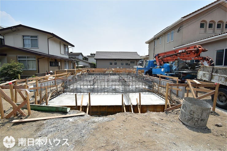 【外観】
北向き道路【敷地面積115.85㎡(35.04坪)】駐車2台!普通車1台、軽自動車1台です!