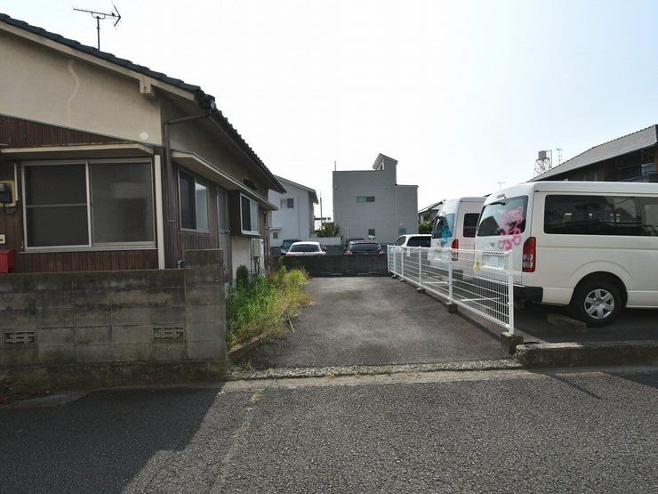 外観を東側より撮影