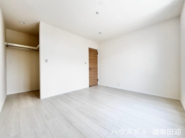 ■2階7帖洋室■心からリラックスできる静けさ、上質な眠りで、毎日をリセットします。明日への活力を養う空間です。