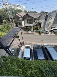 東向き駐車場側からスロープオートロックを経て108号室はすぐ