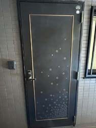 108号室外玄関、東側より1つ目のお部屋