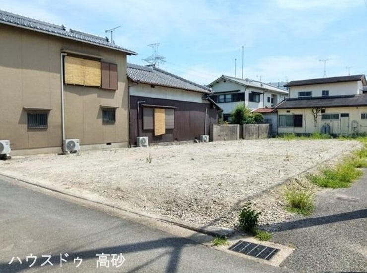 【外観】
ゆとりある住宅+駐車スペース+庭まで叶う余裕の敷地☆