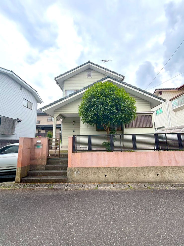 【外観】
小倉南区下貫 中古戸建て♪スーパーまで徒歩約8分で買物便利♪公園が近くにありますよ♪全居室収納有り♪