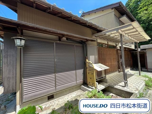 【外観】
四郷小学校/笹川中学校エリアに建つ和室が多く、来客時にも便利な8DK♪仕事部屋や趣味のお部屋にもできそうな離れがありますよ。周辺環境の確認を兼ねて一度ご見学してみませんか