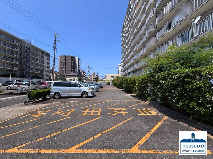 敷地内屋外平面駐車場のようす