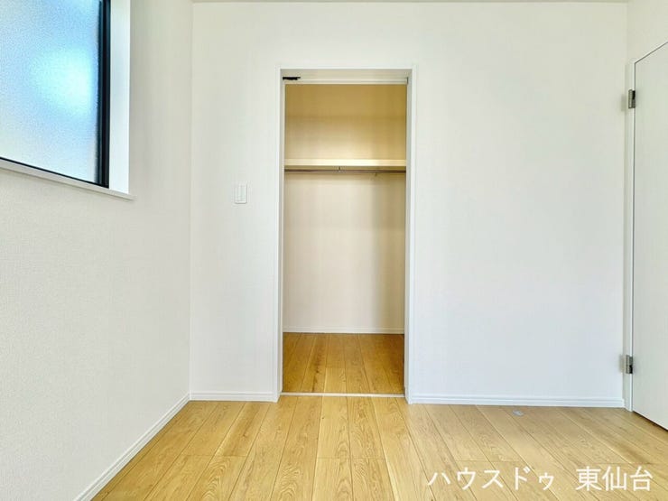 WIC付きの主寝室は、収納力が高くお部屋を広く使えるのが魅力です。