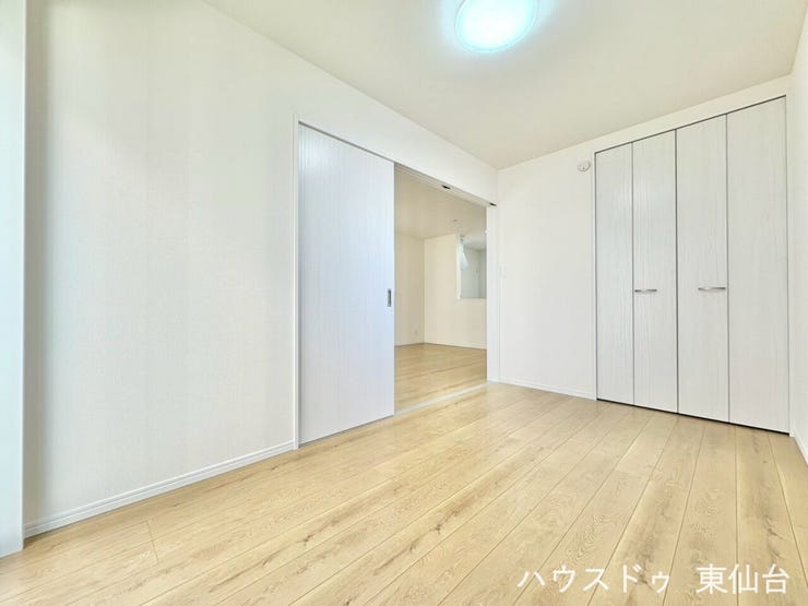 5帖の洋室は多目的に使えるサイズ感