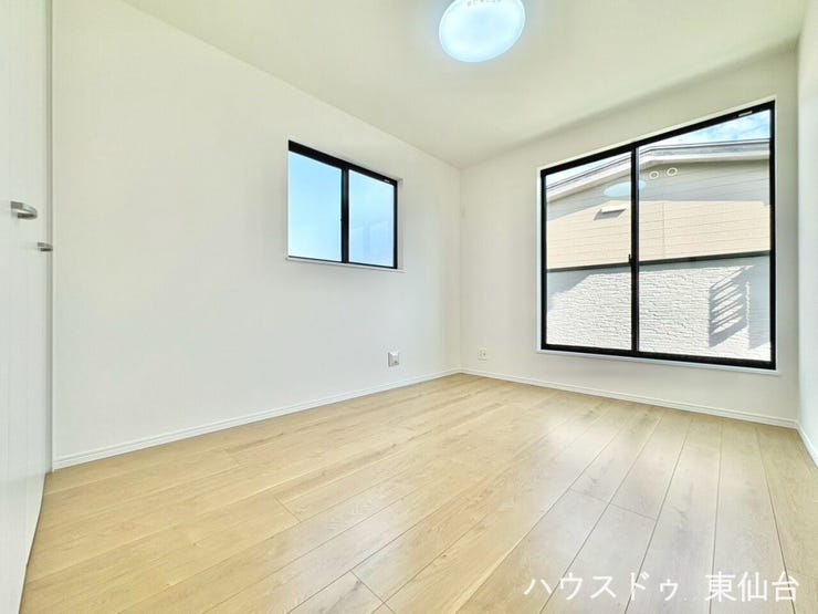 2面採光で日差しが入りやすく、明るく心地よい空間です。