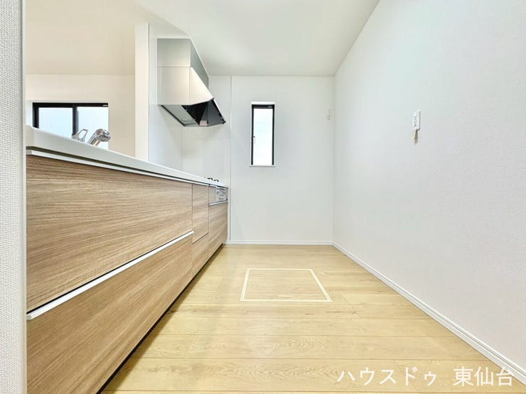 キッチンはカウンターキッチンでリビング全体が見渡せます♪