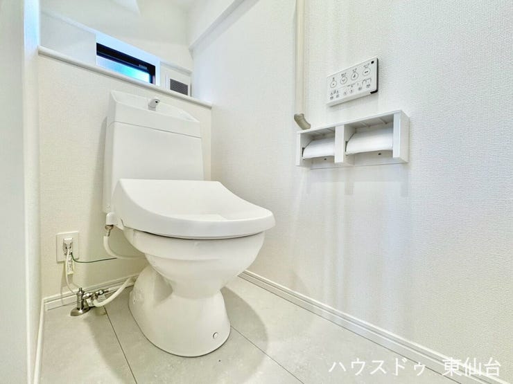 トイレはシンプルなデザインでお掃除もしやすそうです♪
