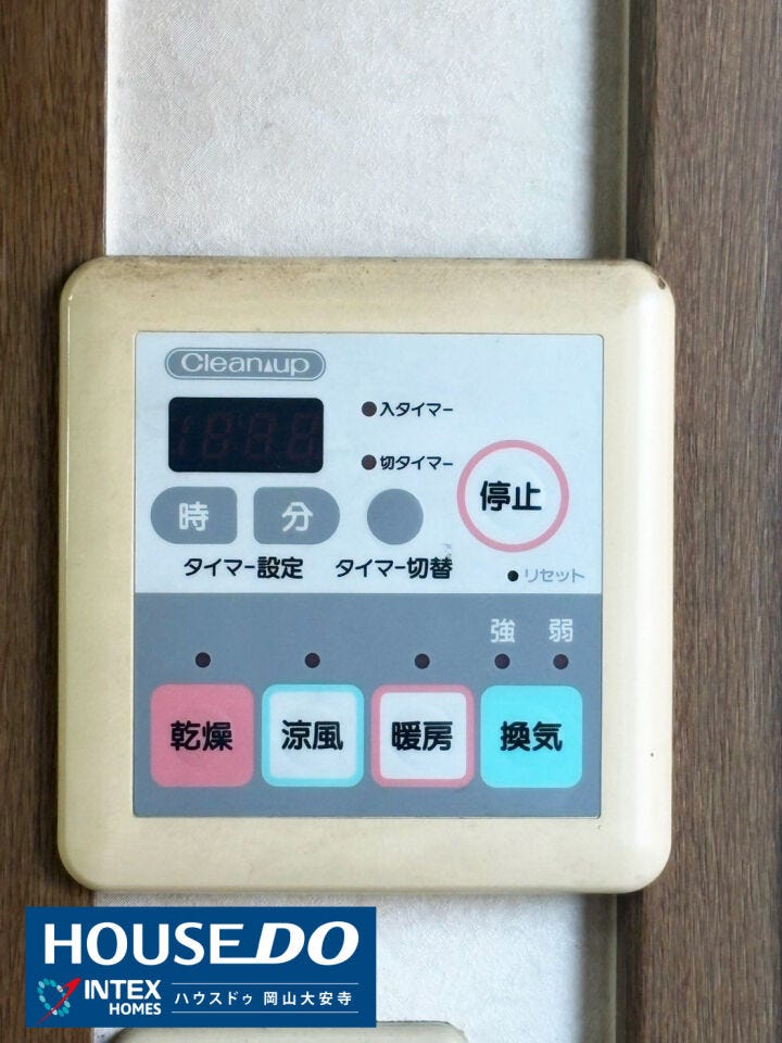 【一年中快適な浴室換気乾燥暖房機】
雨の日の部屋干しも安心な乾燥機能や、冬場のヒートショックを防ぐ暖房機能付き!ボタン一つで夏も冬も年中快適なバスタイムが叶いますね♪