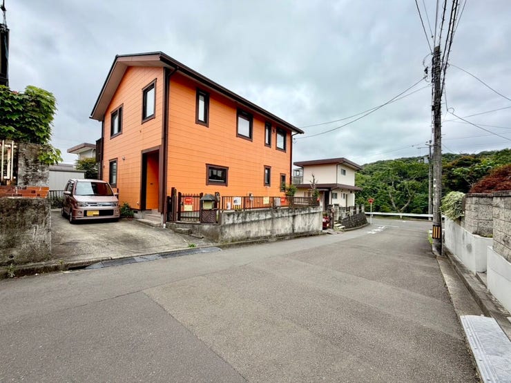 スーパー、ドラッグストアまで徒歩15分圏内です♪