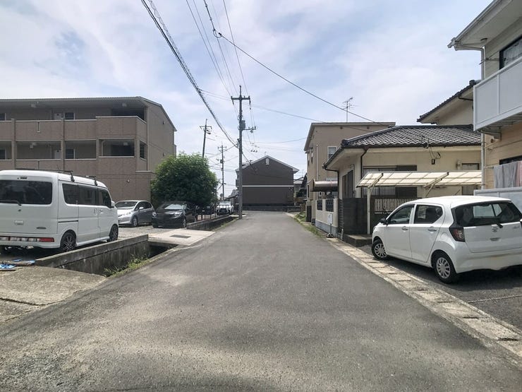 前面道路からのアクセスが良く、閑静な住宅街です。