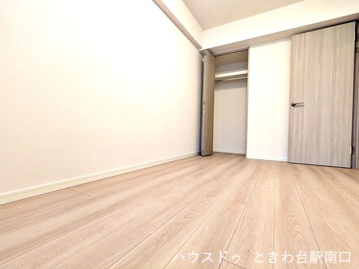 2つのウォークインクローゼットを備えた、収納力の高い間取りが魅力の住まいです。