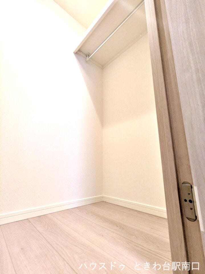 衣類や小物をすっきりと整理できる、ゆとりのあるウォークインクローゼットを設置しています。
