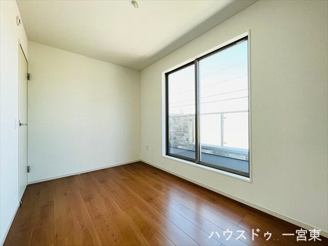 ≪2階5帖≫
シンプルだからこそ使いやすい。家具やインテリアも合わせやすい洋室です。